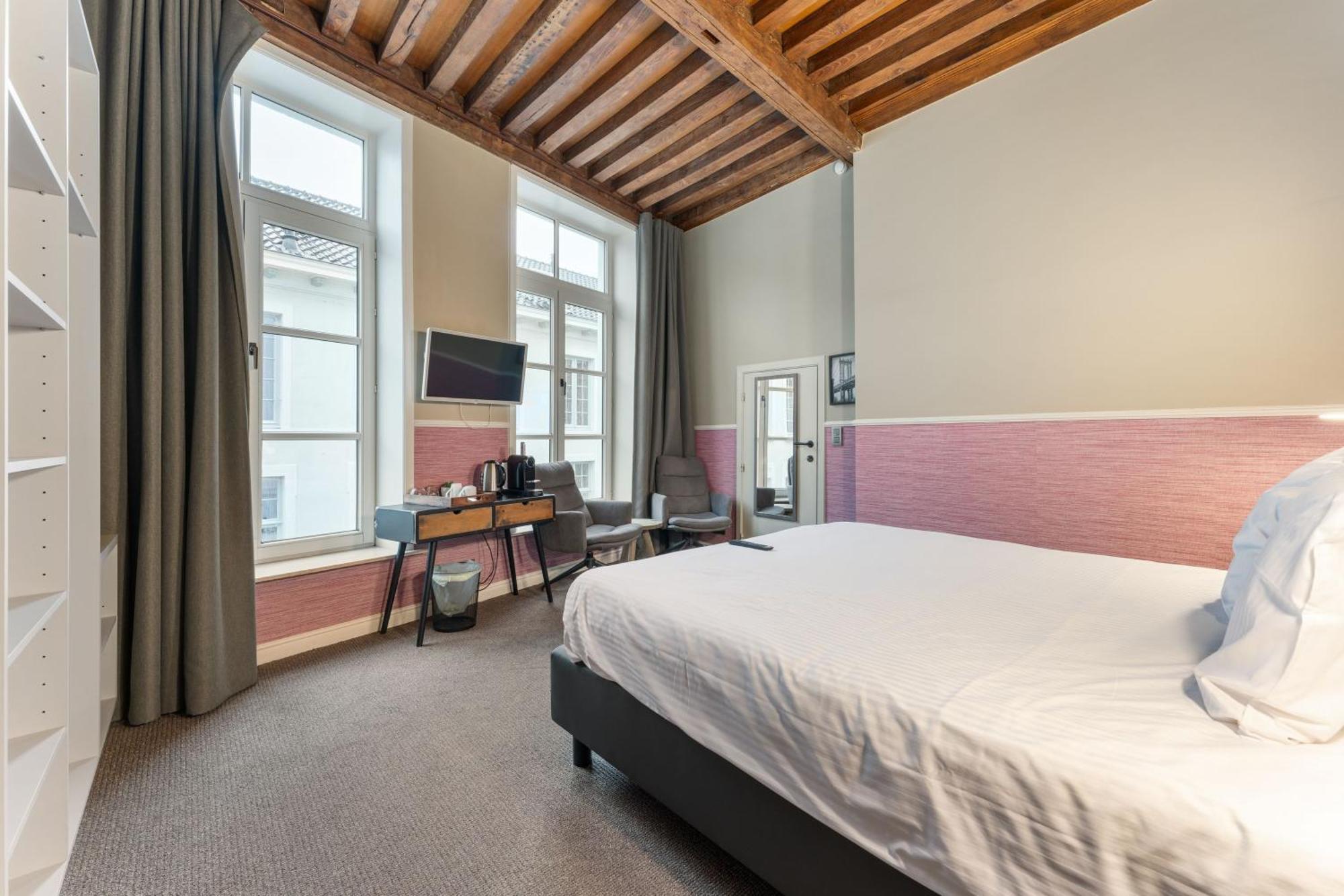 Hotel Karel De Stoute 2*